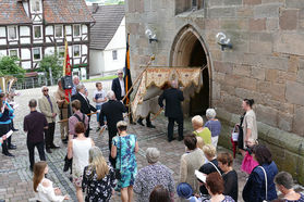 Fronleichnamsprozession durch die Straßen von Naumburg (Foto: Karl-Franz Thiede)